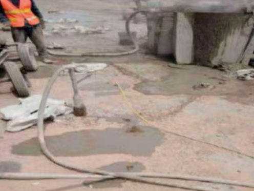 南岸水泥混凝土路面板底注浆技术 路面脱空注浆整治方案